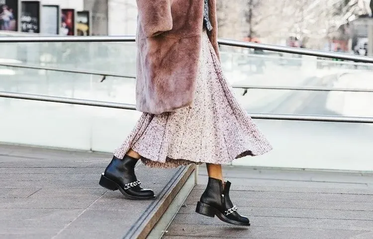 fall-winter 2023 fashion trend faux fur coat is suitable for all types of skirts