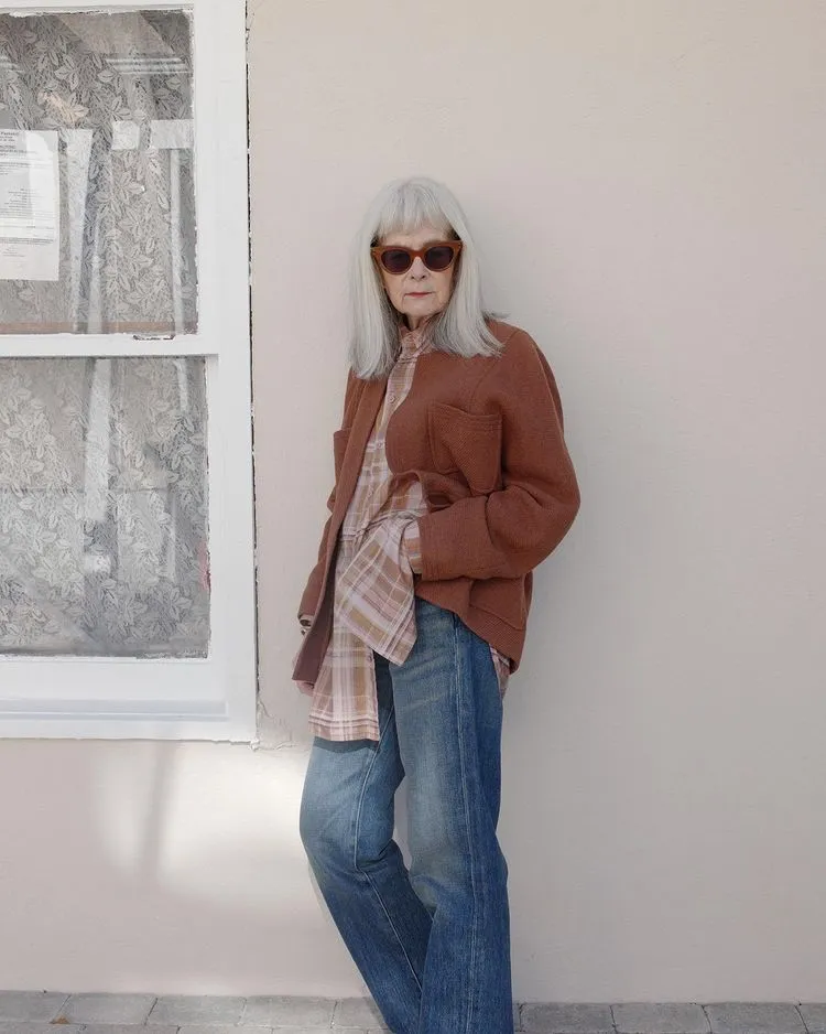 Outfits with jeans for women over 60: Is choosing the right pair will ...