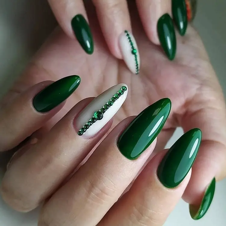 forest green nails 2023