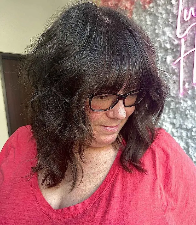 trendy-hairstyles-for-woman-70-with-glasses