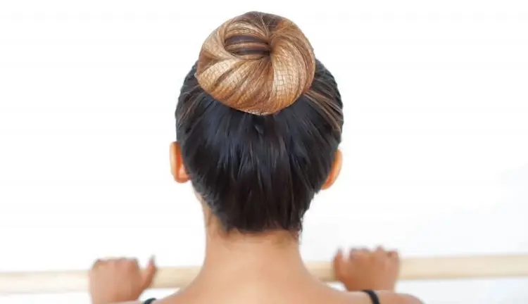 hairstyles-trends-2023-low-bun-or-high-bun