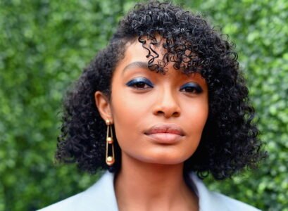 hairstyles-with-bangs-2023-trend-for-curly-hair