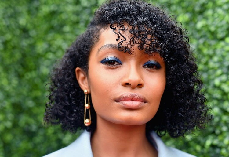 hairstyles-with-bangs-2023-trend-for-curly-hair