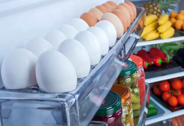 how to store eggs in the refrigerator