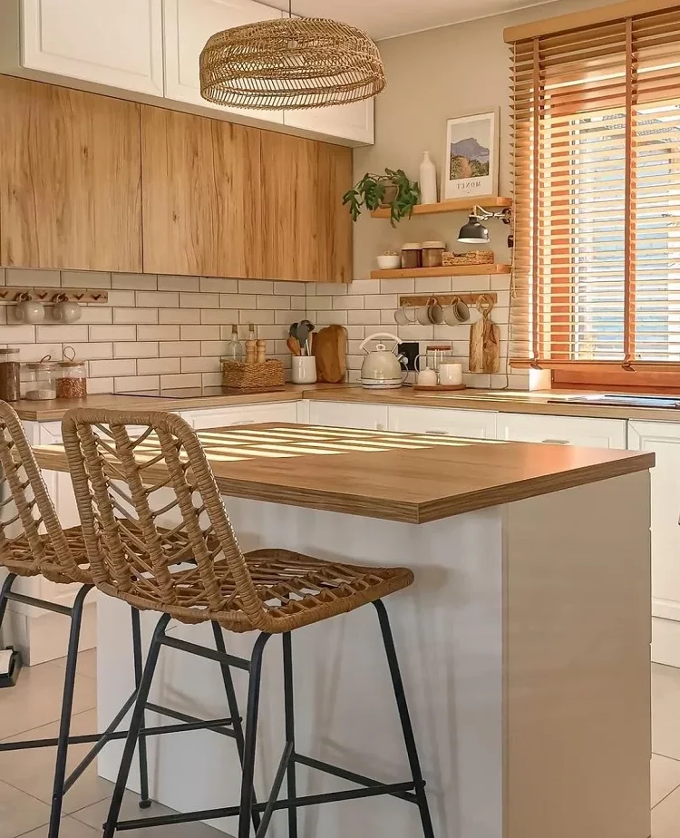 kitchen trend 2023 wood and white with natural materials