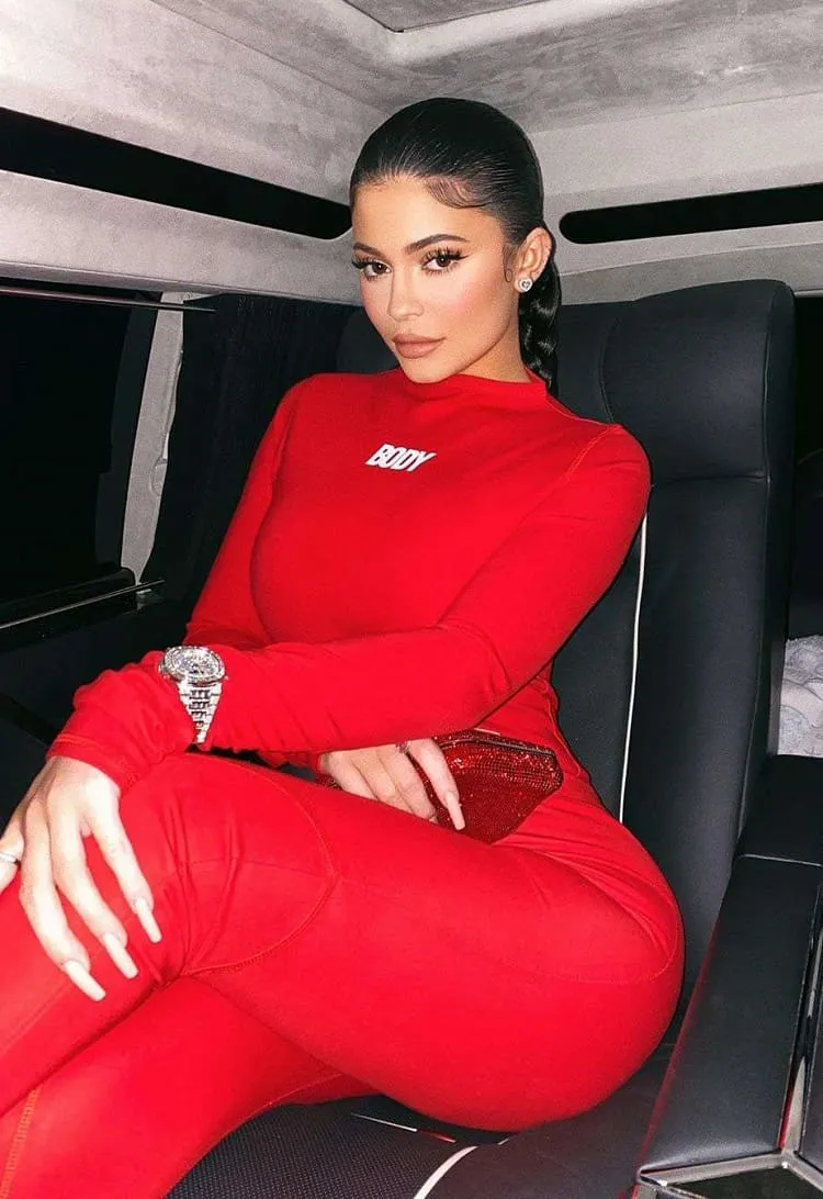 kylie jenner style_kylie jenner casual red outfit