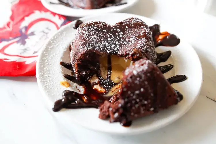 little-valentines-cake-recipe-chocolate-lava-cake-with-peanut-butter