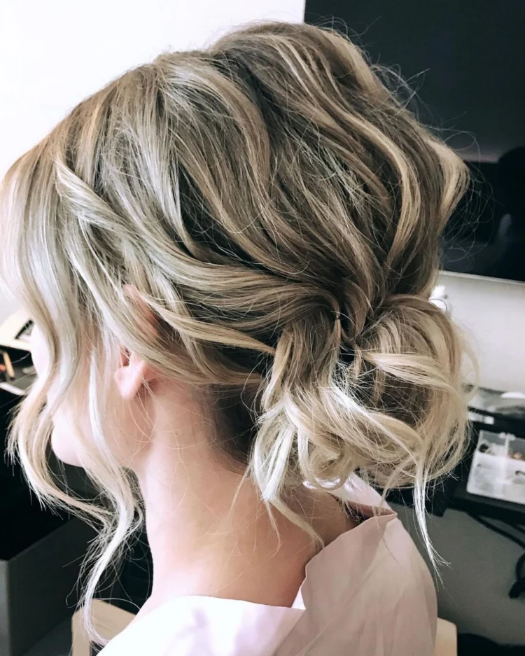 messy low bun wavy hair how to style shoulder blade bobbob