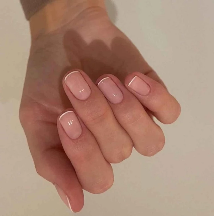 micro French manicure