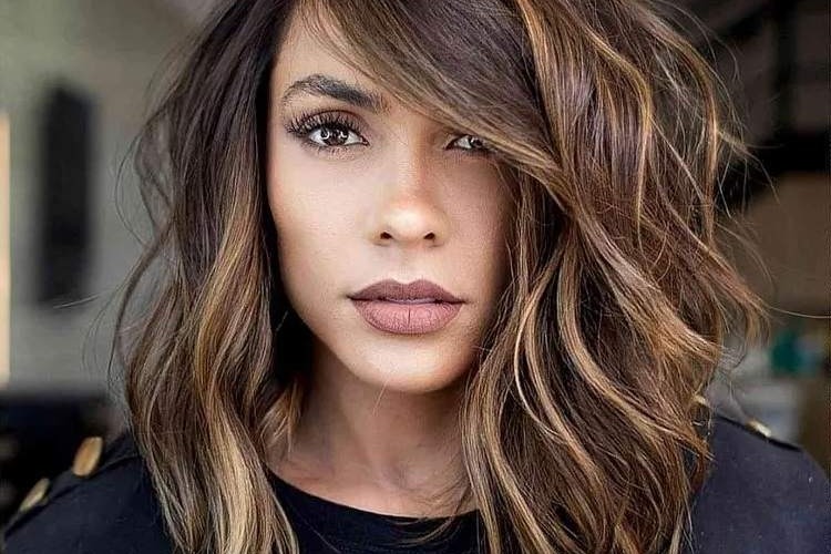 mid length layered cut 2023 trends