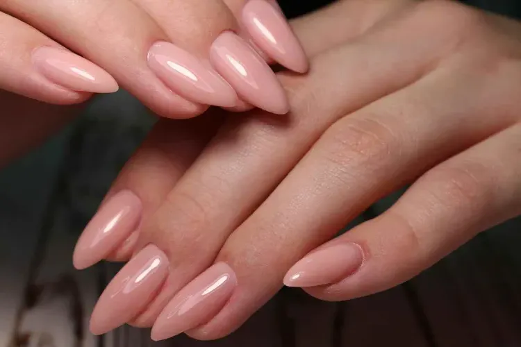 minimalist nail designs for short nails lip gloss nails trend