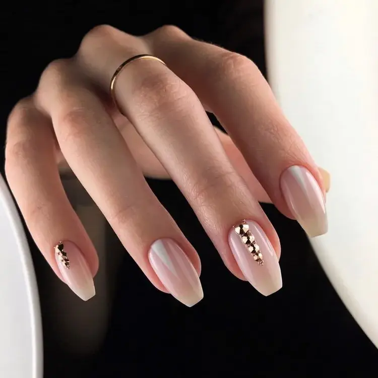 nail-art-simple-and-chic-short-shape-length