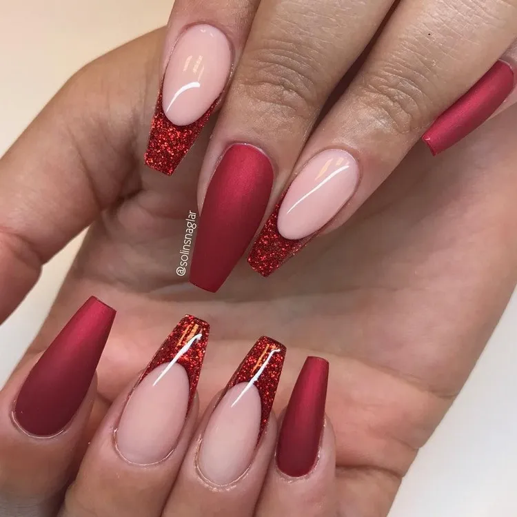 nail-art-valentin-day-2023-french-manicure-color-of-red-polish