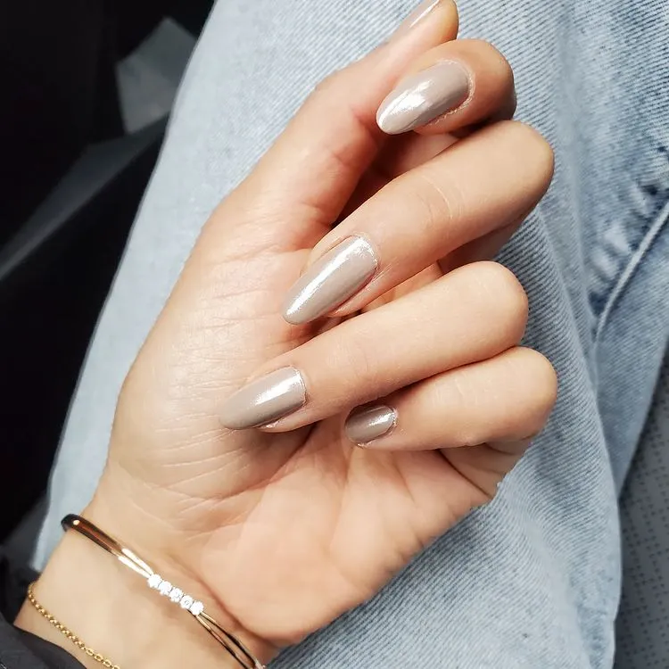 nude nails minimalistic manicure trends