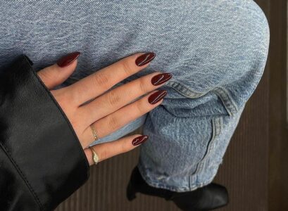 old money nails burgundy red manicure rich girl style