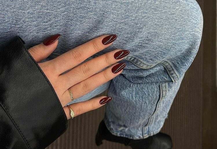 old money nails burgundy red manicure rich girl style