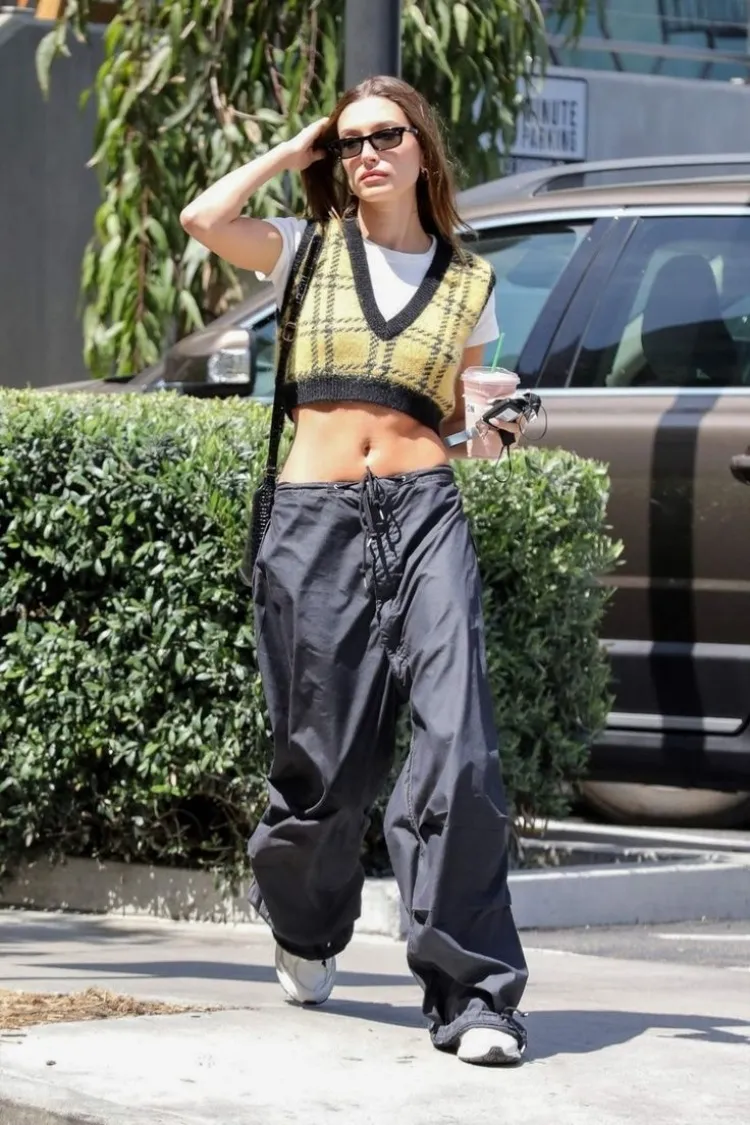 Parachute pants outfit idea #fashiontrends #fashionstyle #trendingshorts  #shorts 