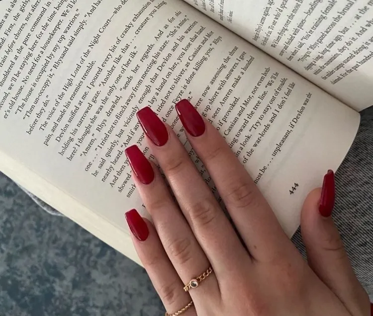 red nails old money aesthetic