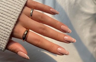 rich girl nails french manicure design 2023