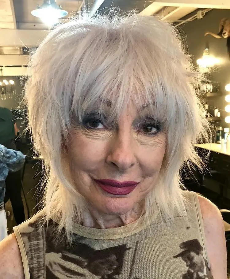 trendy-hairstyles-short-cut-woman-70-years-old-grey-hair