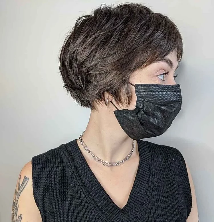 short hairstyle for fine hair bixie cut with curtain bangs trendy 2023