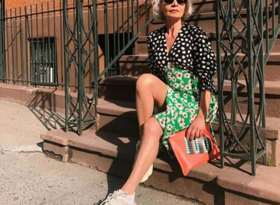 sneakers-trends-2023-for-older-women-grece-ghanem