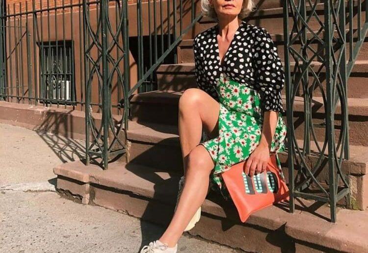 sneakers-trends-2023-for-older-women-grece-ghanem