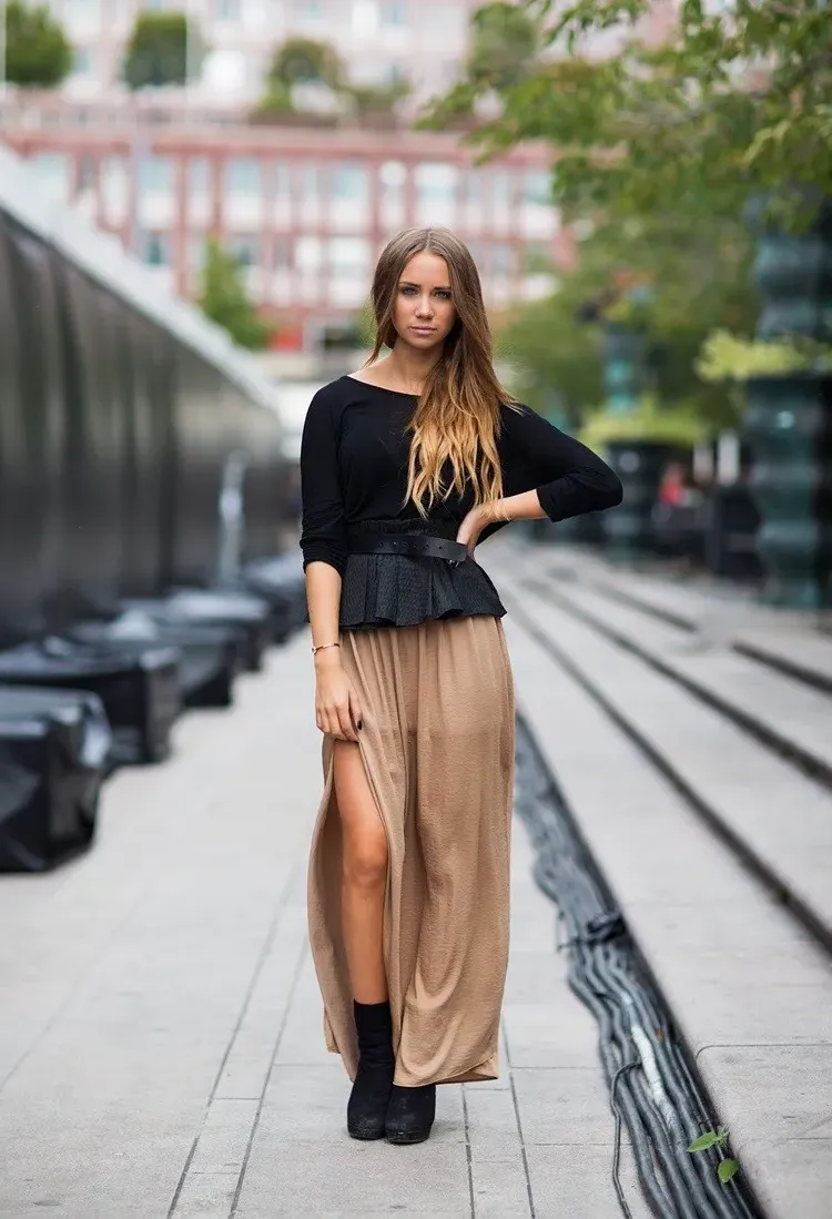 straight beige skirt for a minimalist boho outfit