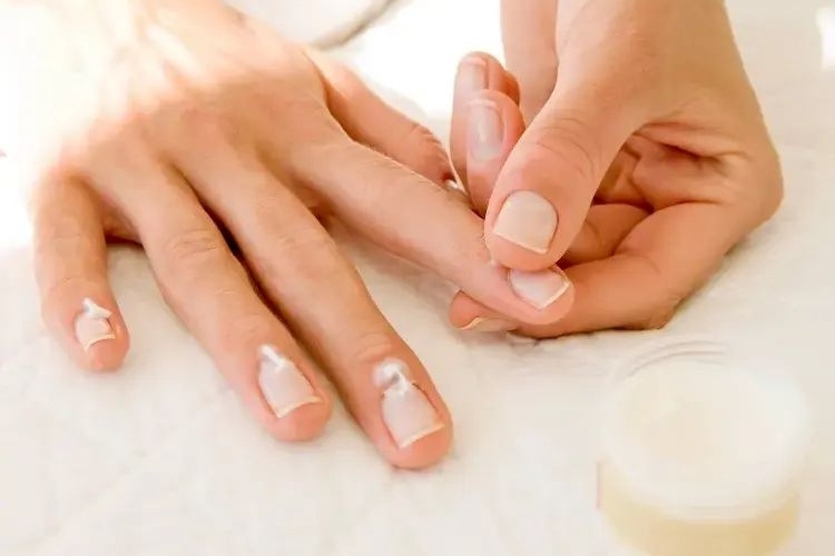 taking-care-of-nails-easy-nail-slugging-technique-natural