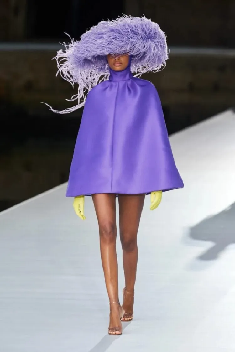 valentino purple outfit feathers fashion trends women