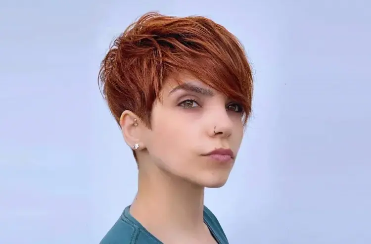hair-trends-2023-woman-short-way-pixie-cut-years-20