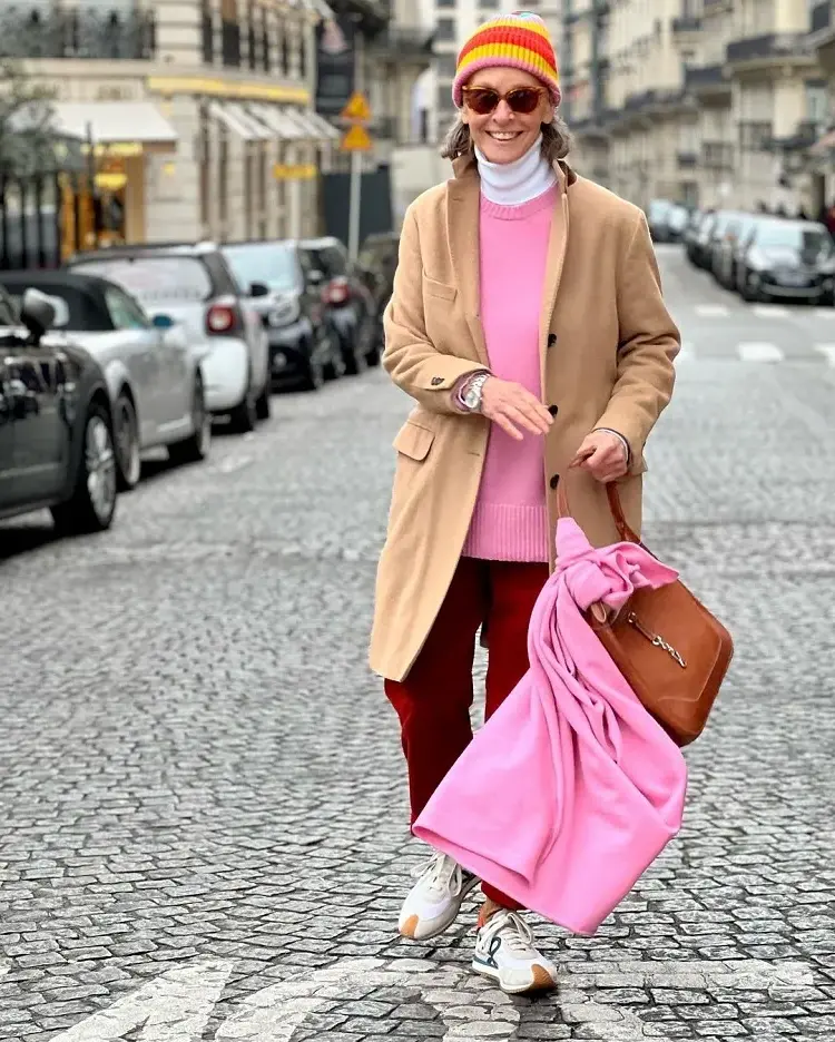 what-fashion-woman-60-years-trend-2023-sneakers-to-look-younger-without-losing-comfort-look-mature-woman-dress