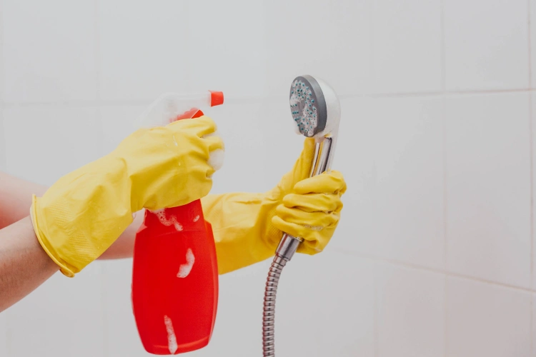 what is the best cleaning hack for showers water white vinegar