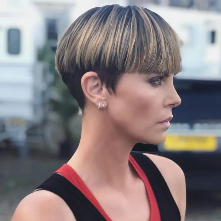 Charlize-Theron-bowl-haircut