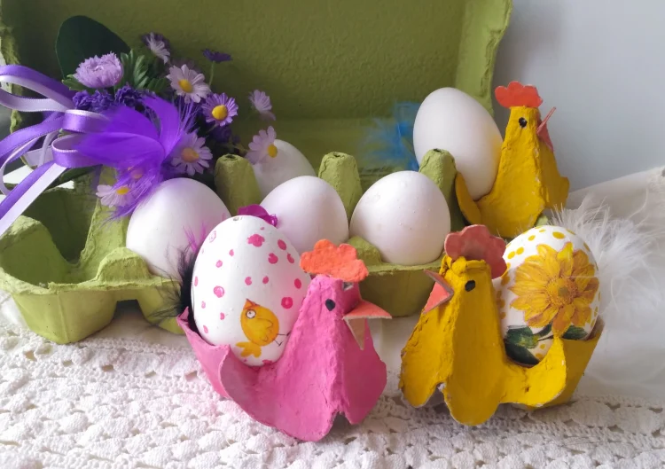 easy diy chicken egg holder egg cartons acrylic paints markers Easter crafts for kids