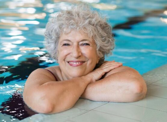 The-best-swimsuit-for-mature-woman-over-60-models-for-older-ladies