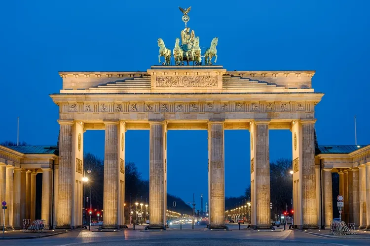 walking through berlin on your own route guide