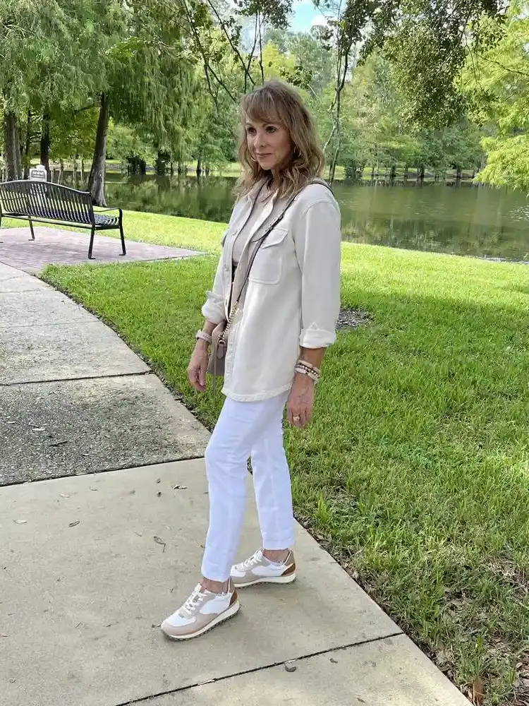 White-jeans-and-sneakers-for-ladies-over-50-60-and-70-trends-in-spring-2023