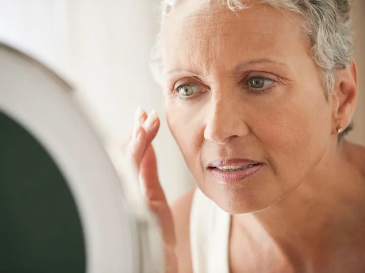 aging skincare spring Moisturize your skin