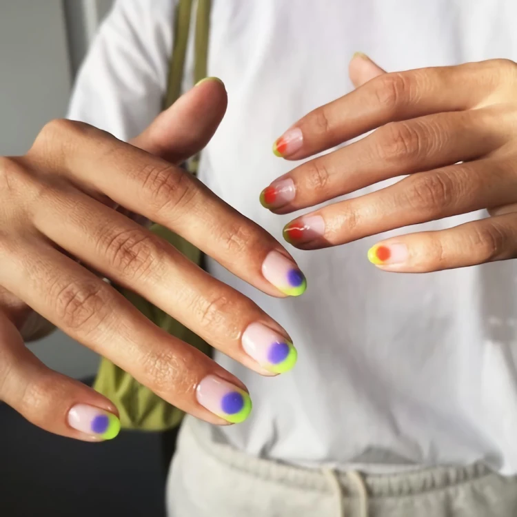 aura manicure on short nails trendy colors