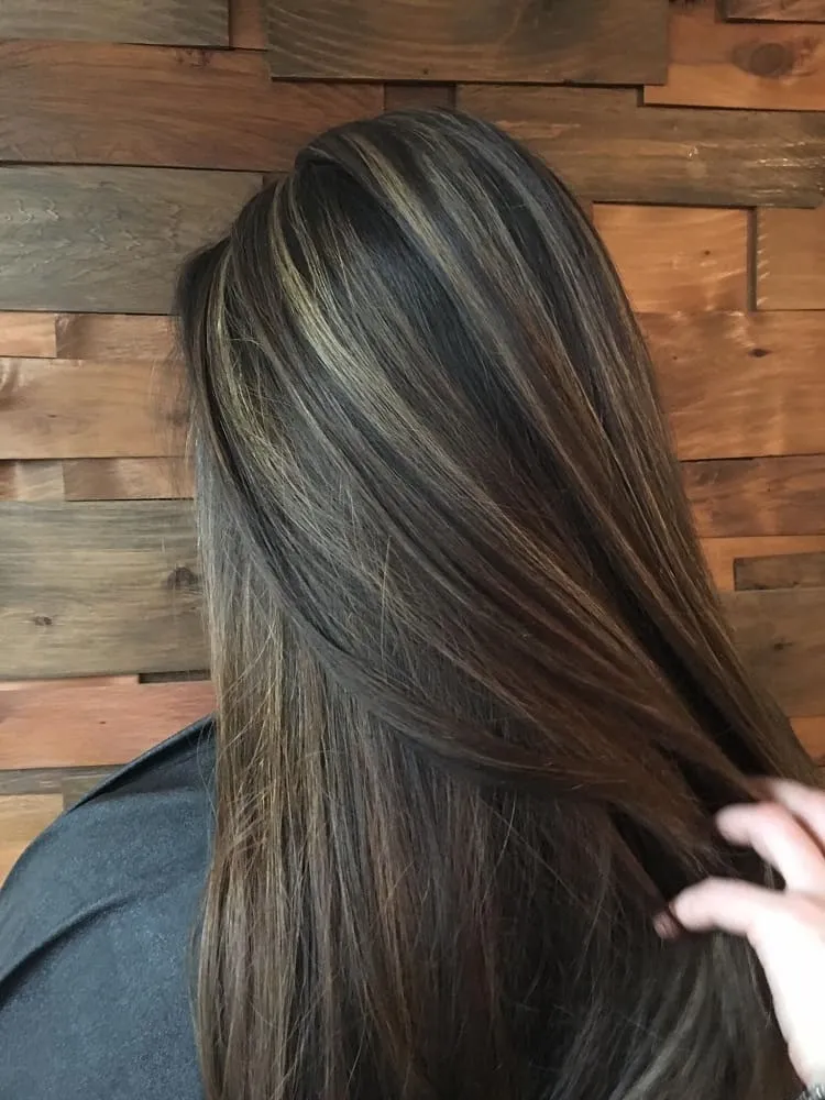 Straight black hair clearance with brown highlights