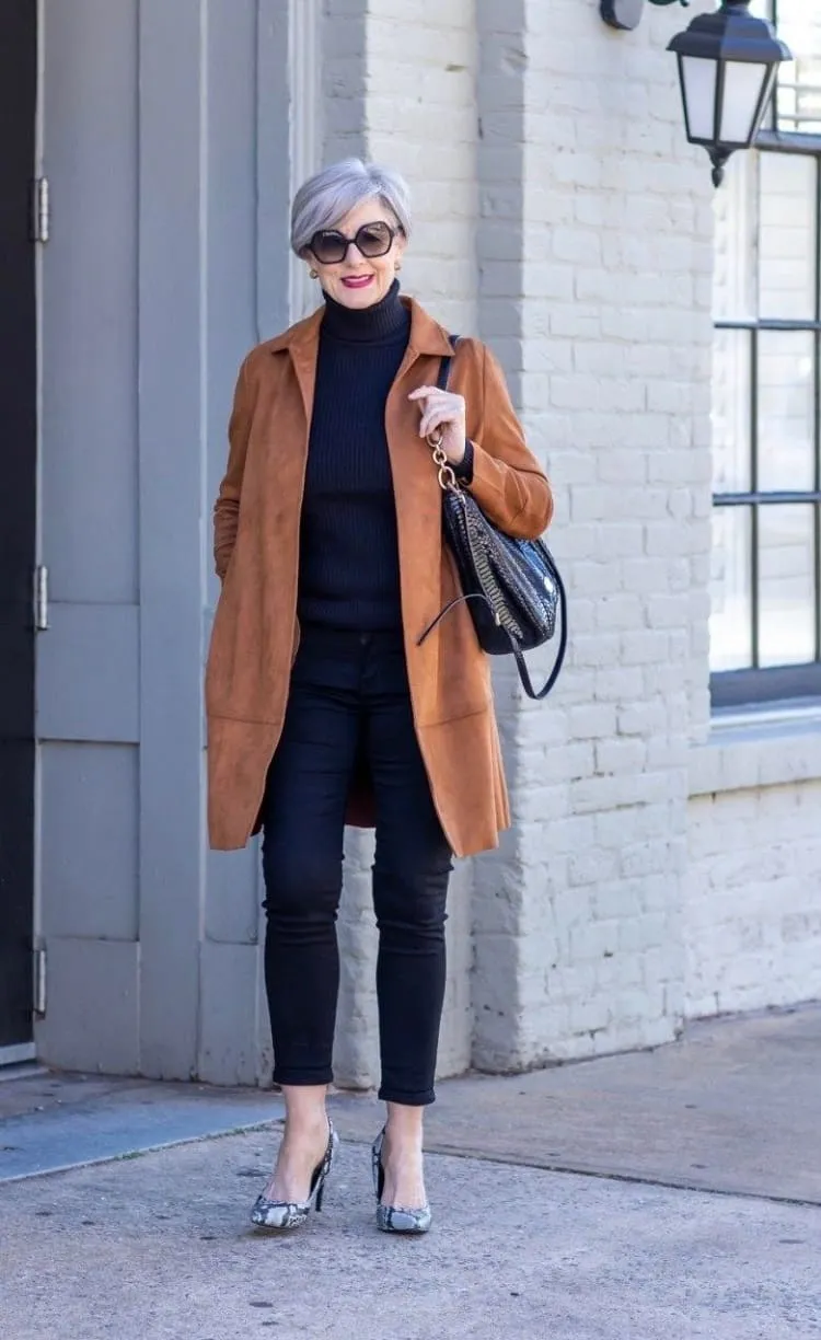 black-jeans-outfit-for-70-year-old-woman-stylish