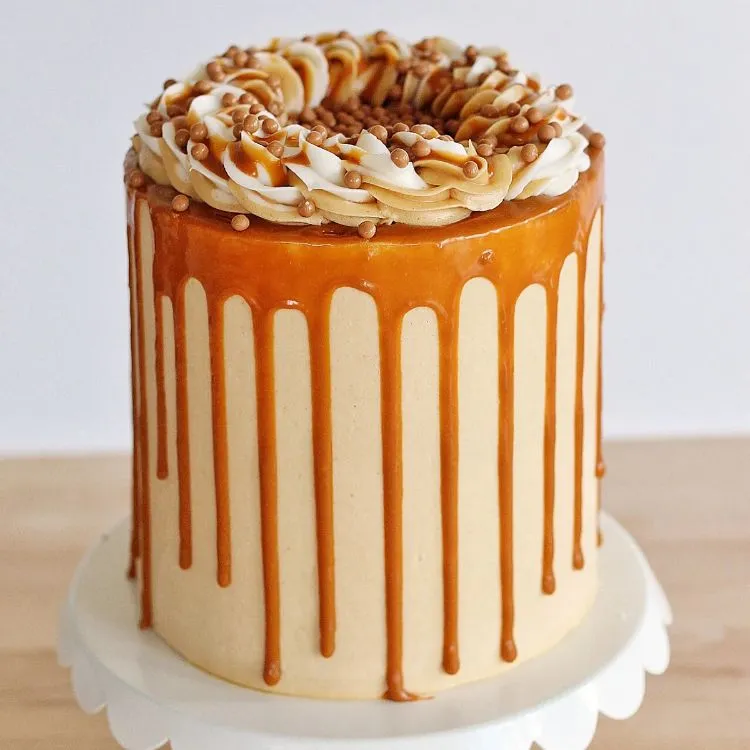 caramel cake for wedding anniversary
