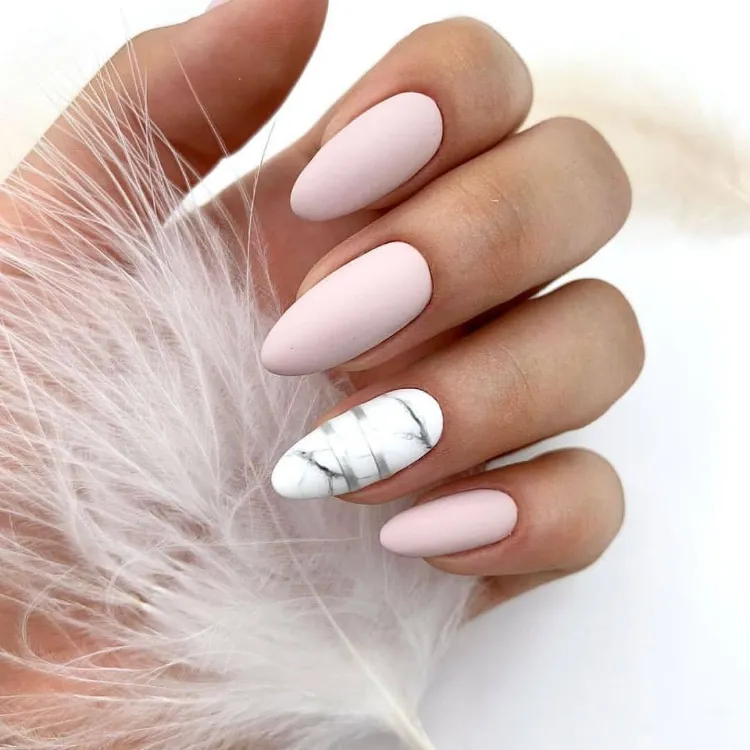 classic and stylish manicure idea for this spring easter nails