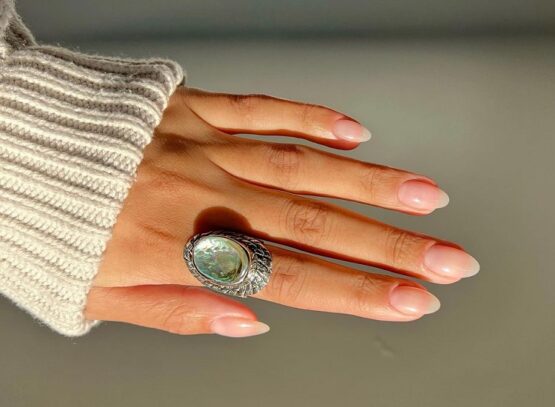 clean nails 2023 minimalistic trends manicure ideas elegant chic