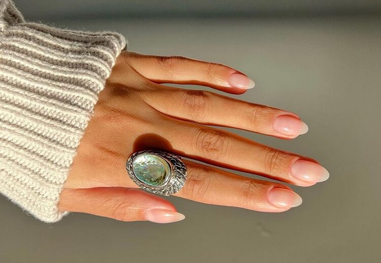 clean nails 2023 minimalistic trends manicure ideas elegant chic