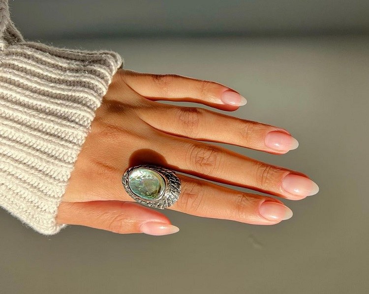 clean nails 2023 minimalistic trends manicure ideas elegant chic