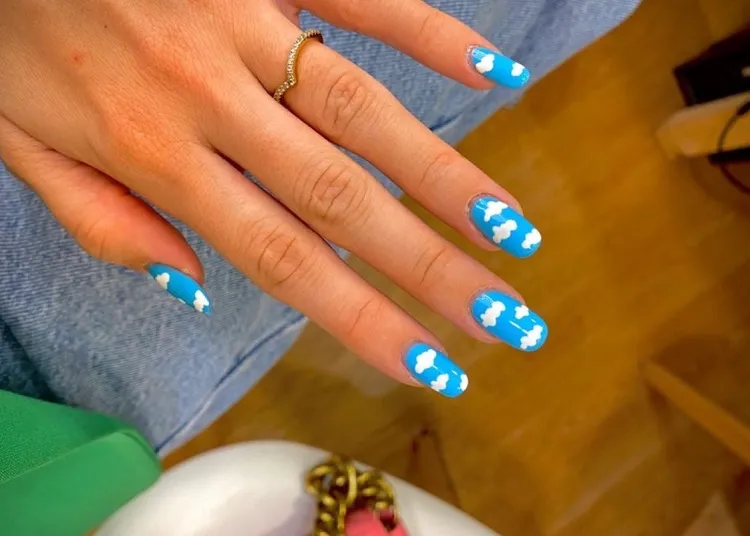 cloud nails spring manicure trends 2023 blue and white decoration neon