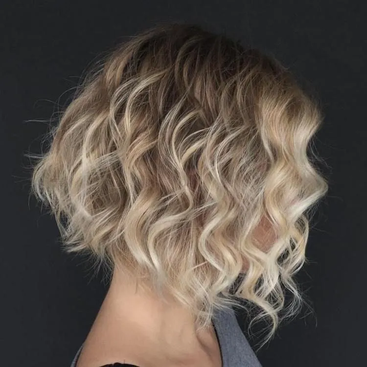 curly or wavy haircut wolf cut modern and stylish 
