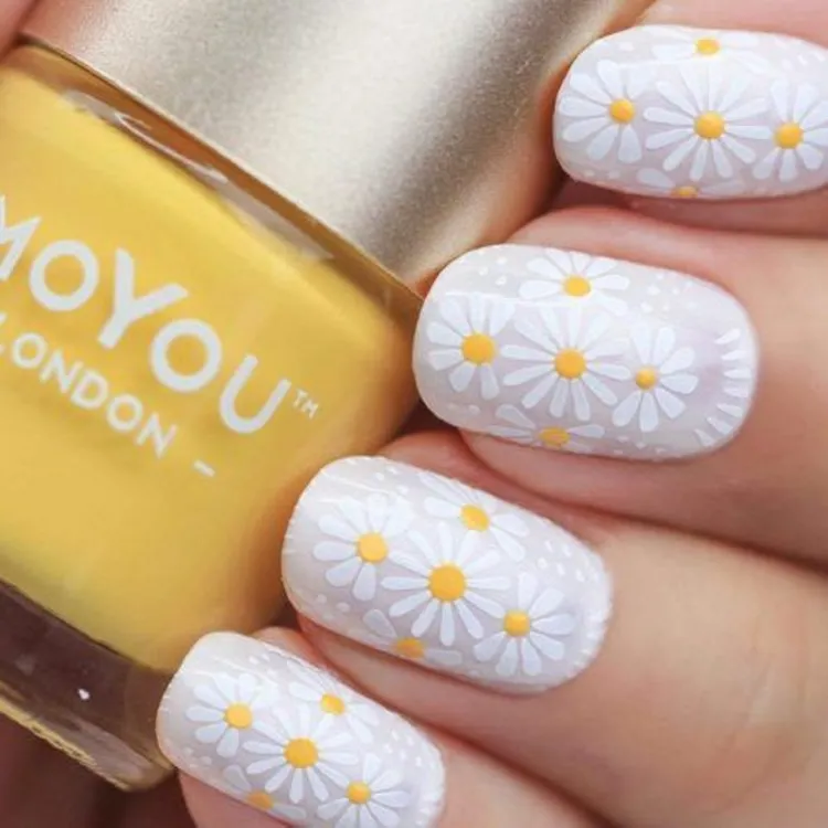 daisies manicure spring manicure trendy nails